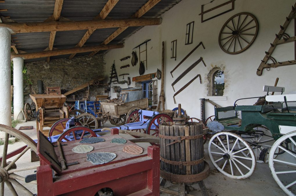 Fontaine Neuve gites et chambres d'hôtes à Lure : le musée des anciens, outils et machines agricoles